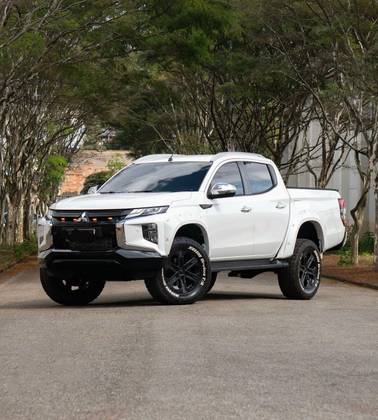 MITSUBISHI L200 TRITON 2.4 16V TURBO DIESEL SPORT HPE CD 4P 4X4 AUTOMÁTICO MITSUBISHI L200 TRITON 2.4 16V TURBO DIESEL SPORT HPE CD 4P 4X4 AUTOMÁTICO